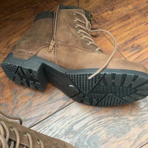 White Mountain Boots - Picture 5 of 5